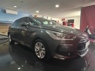 Citroën DS5 2013 - 10500 EUR, 205941 km - AUTO.MOTO.pt - 205941km - foto 7 de 22