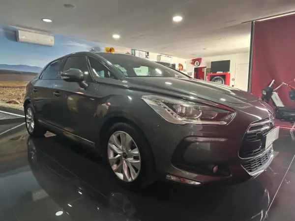 Citroën DS5 2013 - 10500 EUR, 205941 km - AUTO.MOTO.pt - 205941km - foto 7 de 22