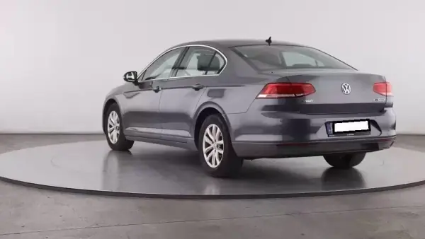 Volkswagen Passat 2016 - 9250 EUR, 190000 km - AUTO.MOTO.pt - 190000km - foto 22 de 23