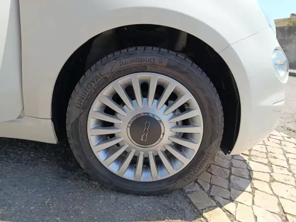 Fiat 500 2018 - 10900 EUR, 75300 km - AUTO.MOTO.pt - 75300km - foto 22 de 26