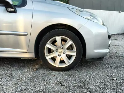 Peugeot 207 2008 - 4990 EUR, 207000 km - AUTO.MOTO.pt - 207000km - foto 11 de 21
