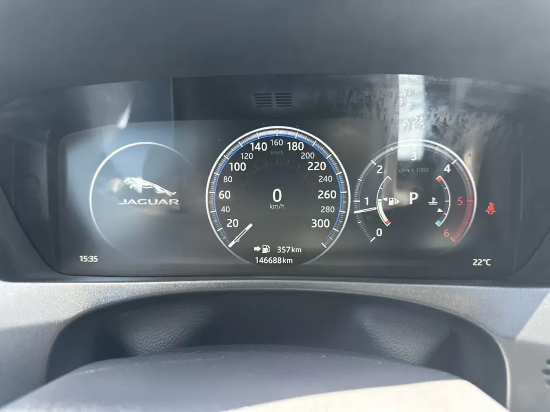 Jaguar F-Pace 2018 - 22500 EUR, 146000 km - 146000km - foto 44 de 69