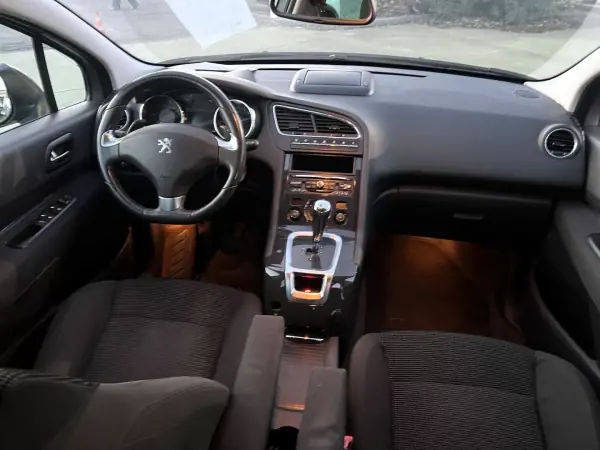 Peugeot 5008 2014 - 9990 EUR, 180460 km - AUTO.MOTO.pt - 180460km - foto 9 de 14