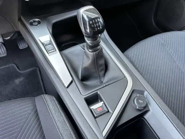 Peugeot 308 SW 2022 - 15500 EUR, 180000 km - 180000km - foto 30 de 57
