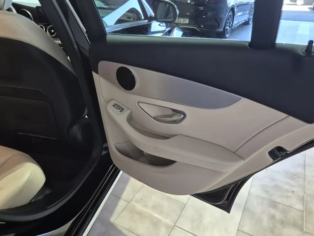 Mercedes-Benz C 300 2020 - 24750 EUR, 103000 km - 103000km - foto 21 de 36