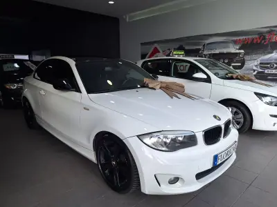 BMW 118 2011 - 11900 EUR, 243000 km - AUTO.MOTO.pt - 243000km - foto 16 de 22