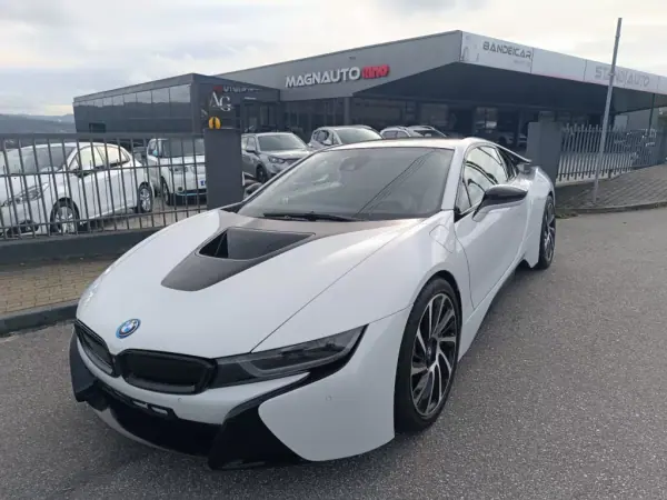 BMW i8 2016 - 71000 EUR, 140000 km - AUTO.MOTO.pt - 140000km - foto 7 de 25