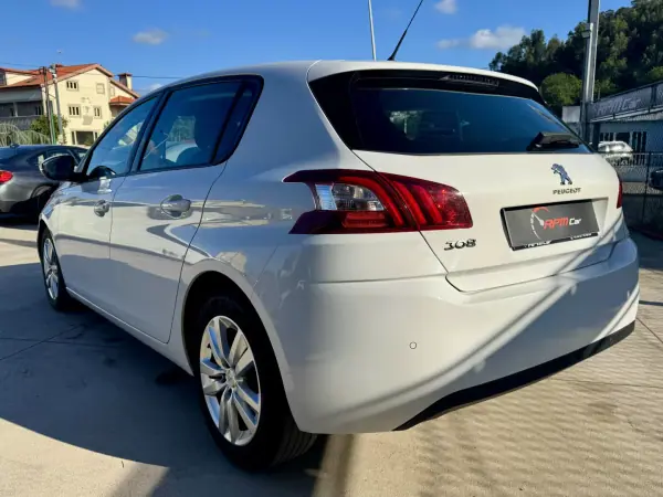 Peugeot 308 2018 - 9999 EUR, 120000 km - AUTO.MOTO.pt - 120000km - foto 10 de 19