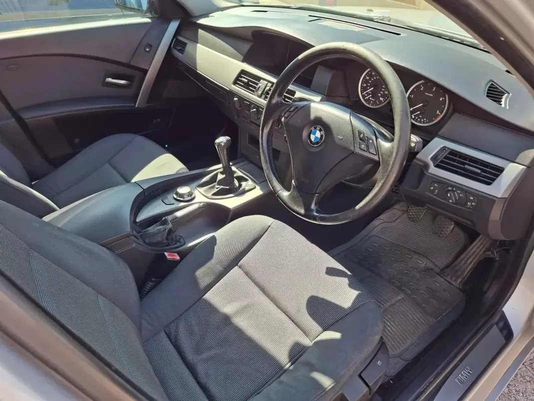 BMW 525 2004 - 5000 EUR, 293913 km - AUTO.MOTO.pt - 293913km - foto 13 de 26