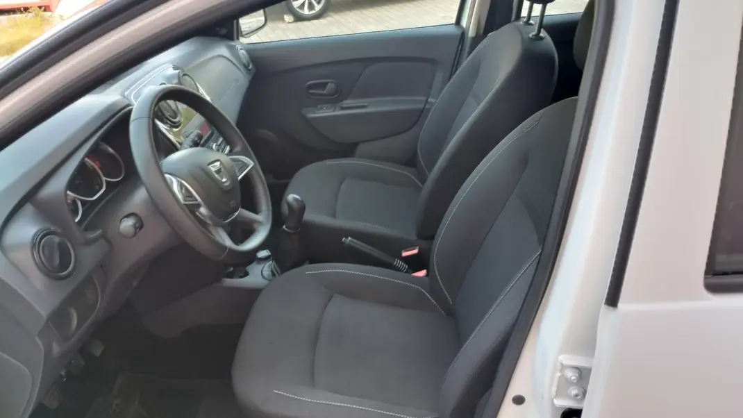 Dacia Sandero 2019 - 8950 EUR, 124000 km - AUTO.MOTO.pt - 124000km - foto 16 de 34