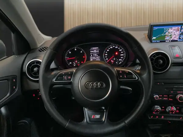 Audi A1 Sportback 2014 - 11450 EUR, 204160 km - AUTO.MOTO.pt - 204160km - foto 9 de 20
