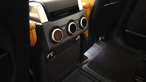 Land Rover Discovery 2017 - 34500 EUR, 161481 km - 161481km - foto 53 de 74