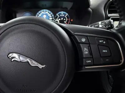 Jaguar F-Pace 2017 - 27950 EUR, 141687 km - 141687km - foto 26 de 48