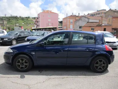 Renault Mégane 2003 - 3500 EUR, 209000 km - AUTO.MOTO.pt - 209000km - foto 4 de 8
