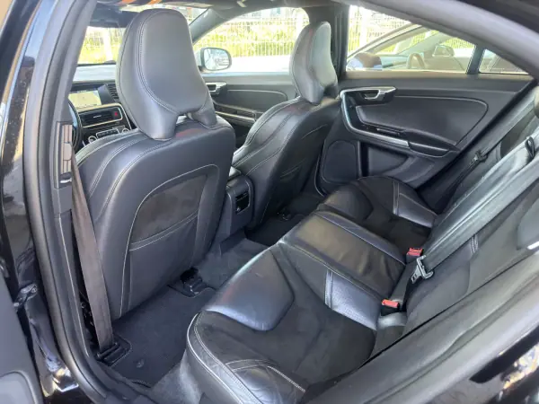Volvo S60 2016 - 14990 EUR, 183000 km - AUTO.MOTO.pt - 183000km - foto 17 de 21