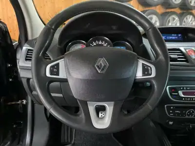 Renault Mégane Coupe 2012 - 11900 EUR, 157000 km - AUTO.MOTO.pt - 157000km - foto 10 de 17