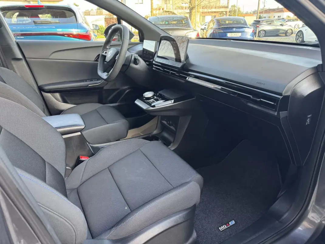 MG MG4 2022 - 18990 EUR, 77000 km - AUTO.MOTO.pt - 77000km - foto 15 de 36