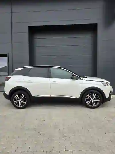 Peugeot 3008 2018 - 22290 EUR, 95000 km - AUTO.MOTO.pt - 95000km - foto 4 de 10