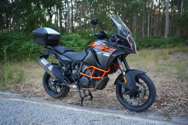 KTM 1290 Super Adventure 2018 - 12490 EUR, 50500 km - AUTO.MOTO.pt - 50500km - foto 25 de 27