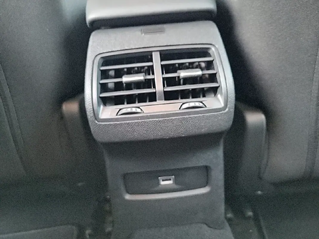 Citroën C4 2025 - 23900 EUR, 23477 km - AUTO.MOTO.pt - 23477km - foto 15 de 28