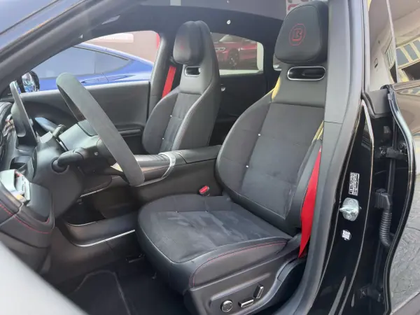 Smart 3 2025 - 40990 EUR, 9874 km - 9874km - foto 6 de 18