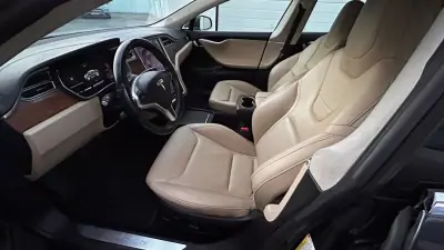 Tesla Model S 2017 - 21500 EUR, 155000 km - AUTO.MOTO.pt - 155000km - foto 5 de 17