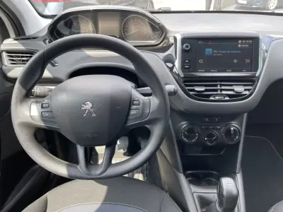 Peugeot 208 2019 - 11900 EUR, 56000 km - AUTO.MOTO.pt - 56000km - foto 7 de 13