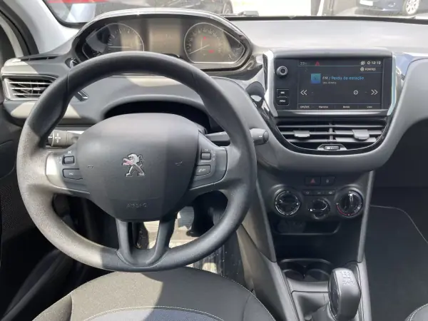 Peugeot 208 2019 - 11900 EUR, 56000 km - AUTO.MOTO.pt - 56000km - foto 7 de 13