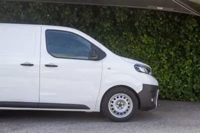 Toyota Proace 1.6 D4D L1H1 2019 - 15900 EUR, 65000 km - AUTO.MOTO.pt - 65000km - foto 11 de 15