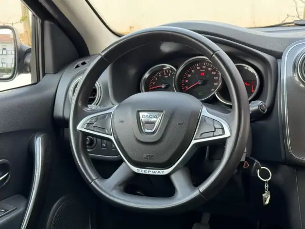 Dacia Sandero 2017 - 9950 EUR, 85154 km - AUTO.MOTO.pt - 85154km - foto 18 de 26