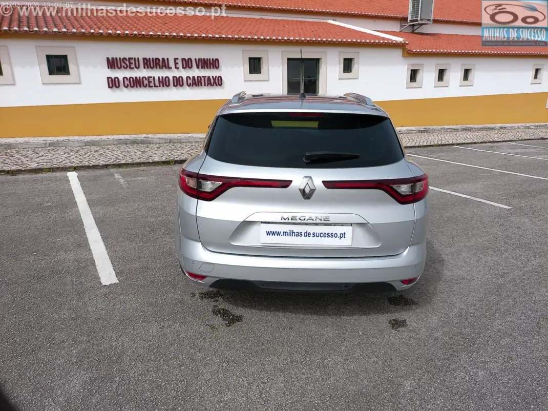 Renault Mégane Sport Tourer 2020 - 14250 EUR, 178000 km - AUTO.MOTO.pt - 178000km - foto 13 de 26