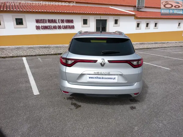 Renault Mégane Sport Tourer 2020 - 14250 EUR, 178000 km - AUTO.MOTO.pt - 178000km - foto 13 de 26