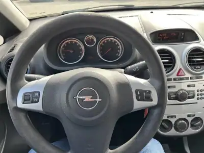 Opel Corsa 2013 - 7990 EUR, 99853 km - AUTO.MOTO.pt - 99853km - foto 11 de 15
