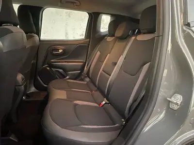 Jeep Renegade 2023 - 18900 EUR, 68317 km - AUTO.MOTO.pt - 68317km - foto 14 de 22