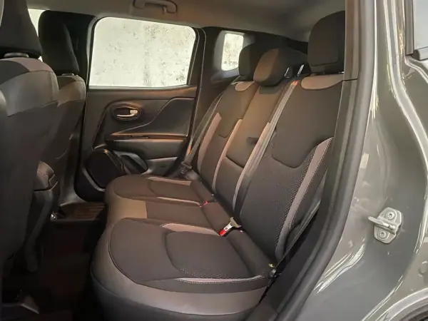 Jeep Renegade 2023 - 18900 EUR, 68317 km - AUTO.MOTO.pt - 68317km - foto 14 de 22