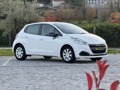 Peugeot 208 2016 - 7500 EUR, 121000 km - AUTO.MOTO.pt - 121000km - foto 7 de 20