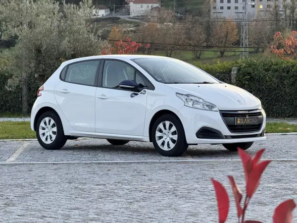 Peugeot 208 2016 - 7500 EUR, 121000 km - AUTO.MOTO.pt - 121000km - foto 7 de 20
