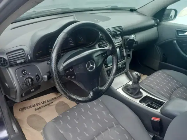 Mercedes-Benz C 220 2001 - 7900 EUR, 280000 km - AUTO.MOTO.pt - 280000km - foto 10 de 11