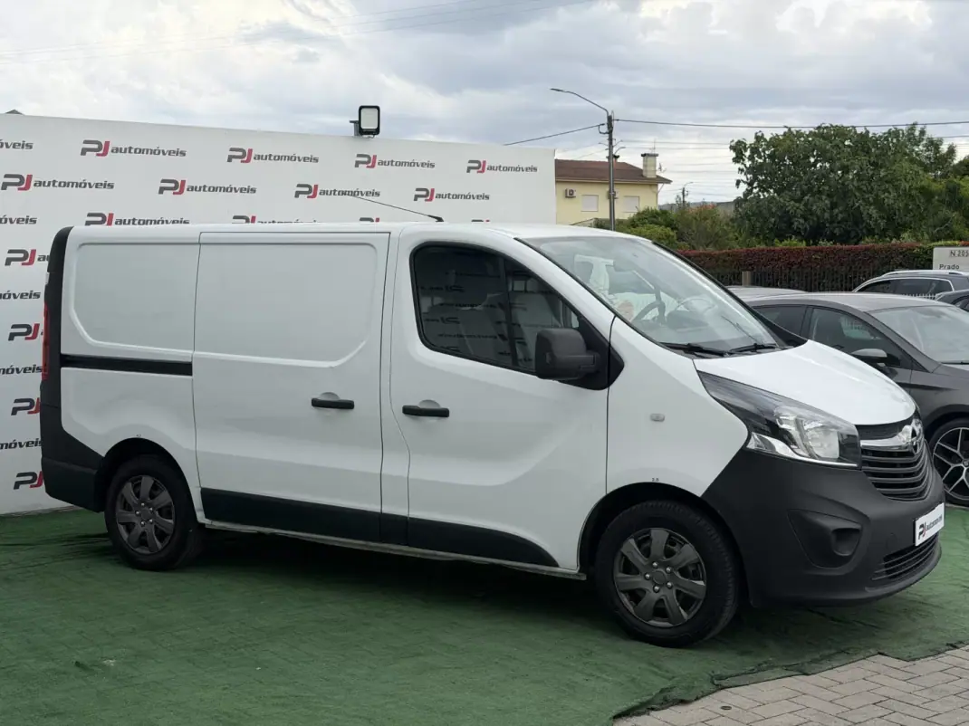 Opel 2018 - 13990 EUR, 110800 km - AUTO.MOTO.pt - 110800km - foto 3 de 17
