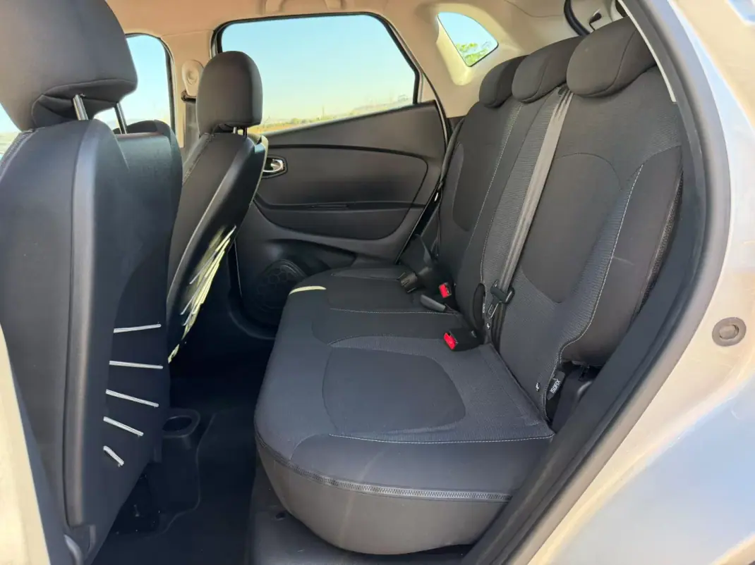 Renault Captur 2016 - 12250 EUR, 79550 km - 79550km - foto 12 de 24