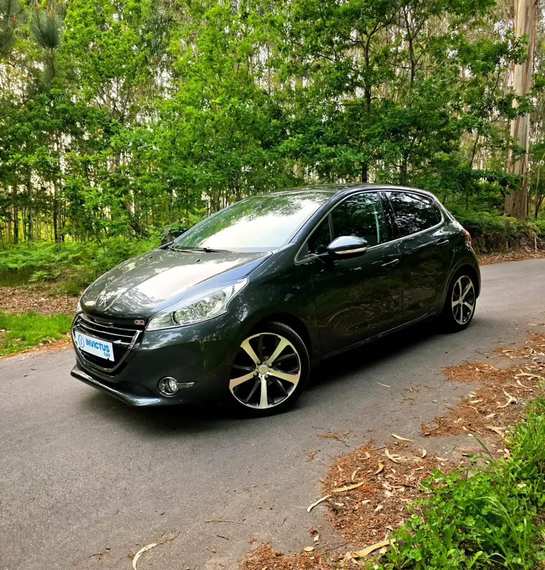 Peugeot 208 2012 - 8990 EUR, 124000 km - AUTO.MOTO.pt - 124000km - foto 2 de 25