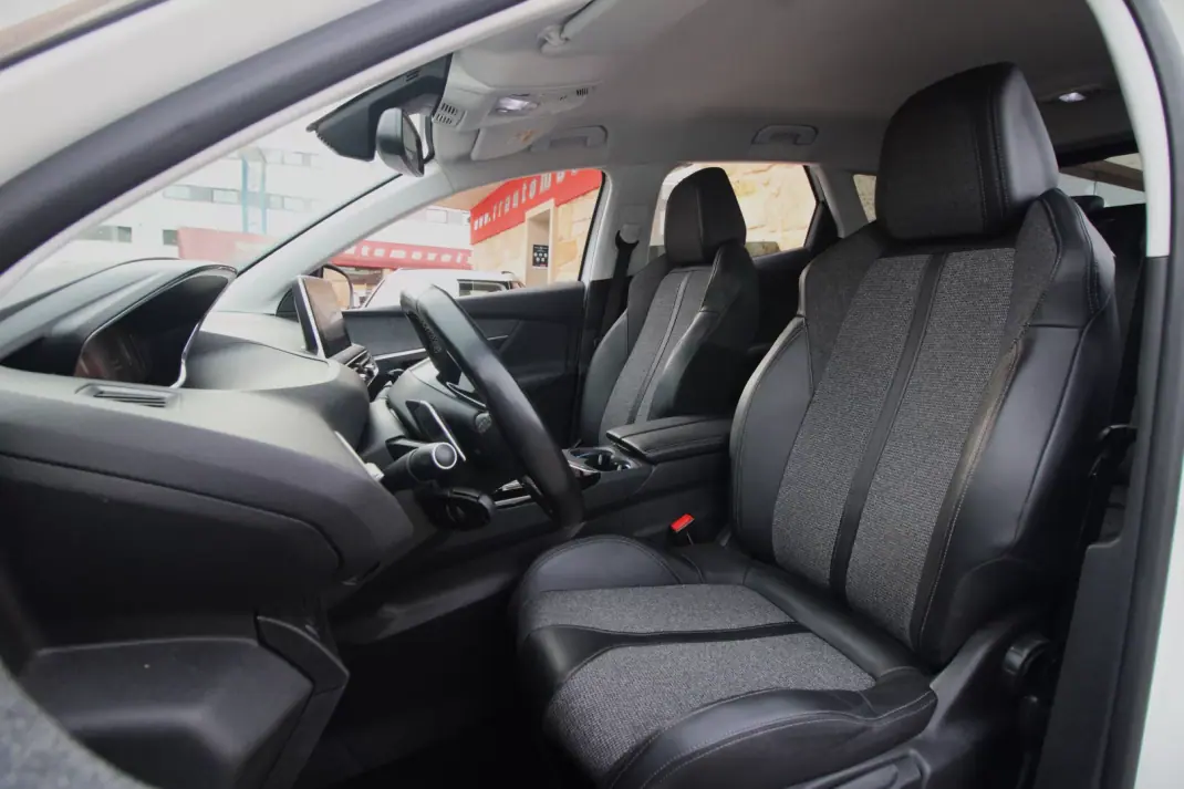 Peugeot 3008 2018 - 16990 EUR, 138000 km - AUTO.MOTO.pt - 138000km - foto 13 de 26