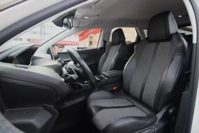 Peugeot 3008 2018 - 16990 EUR, 138000 km - AUTO.MOTO.pt - 138000km - foto 13 de 26