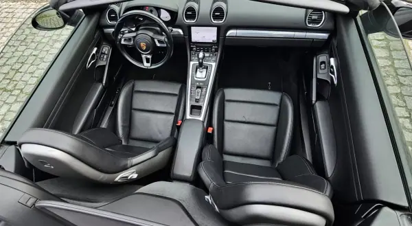 Porsche 718 Boxster 2016 - 64999 EUR, 26000 km - AUTO.MOTO.pt - 26000km - foto 8 de 27