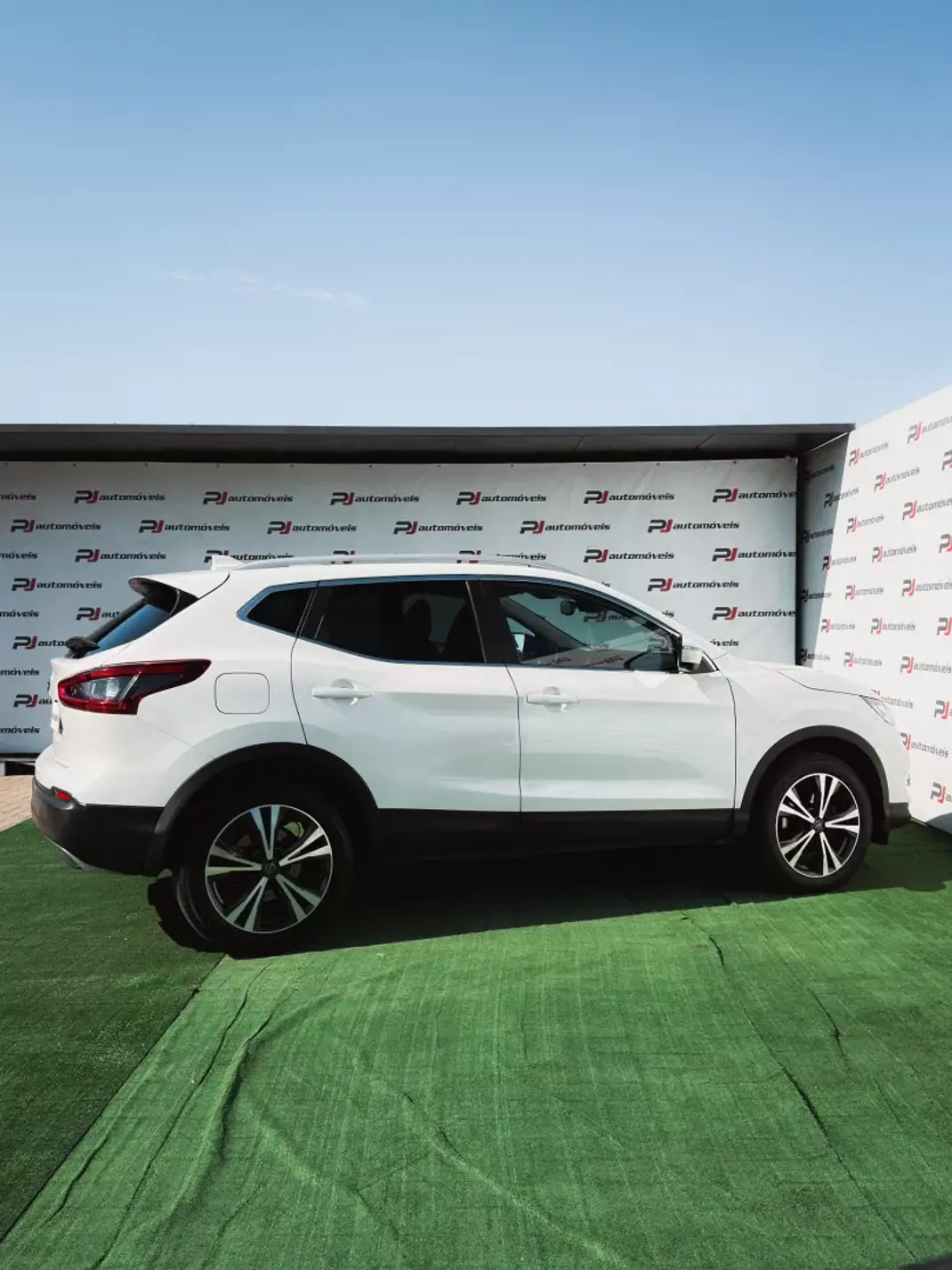 Nissan Qashqai 2017 - 16500 EUR, 140072 km - 140072km - foto 8 de 17