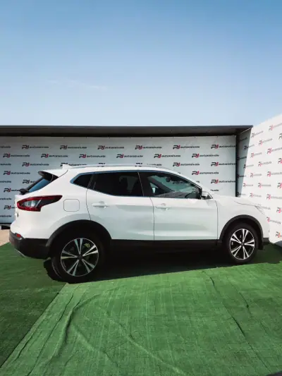Nissan Qashqai 2017 - 16500 EUR, 140072 km - 140072km - foto 8 de 17