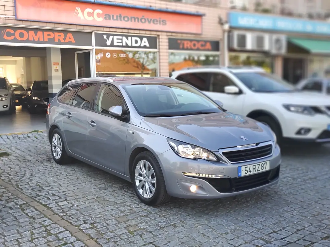 Peugeot 308 2016 - 8750 EUR, 171999 km - AUTO.MOTO.pt - 171999km - foto 1 de 15