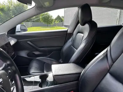 Tesla Model 3 2019 - 15500 EUR, 333000 km - AUTO.MOTO.pt - 333000km - foto 32 de 62