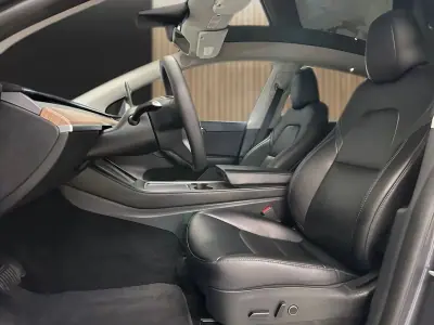 Tesla Model Y 2023 - 32800 EUR, 92000 km - AUTO.MOTO.pt - 92000km - foto 7 de 20