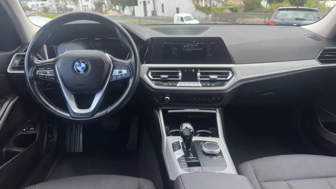 BMW 330 2021 - 26490 EUR, 125000 km - 125000km - foto 8 de 30